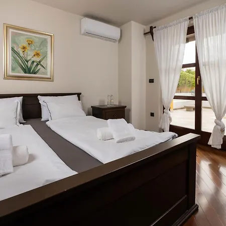 New!!! La Magrina - B&B 브르사르