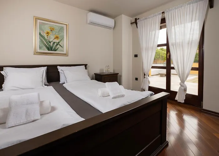 New!!! La Magrina - B&B 브르사르